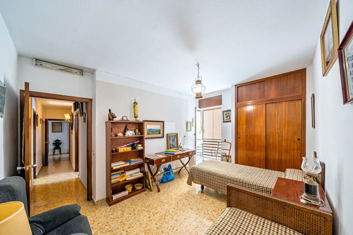 Image No.18-4 Bed Apartment for sale