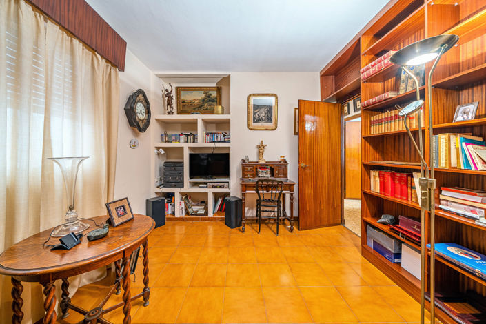 Image No.19-4 Bed Apartment for sale