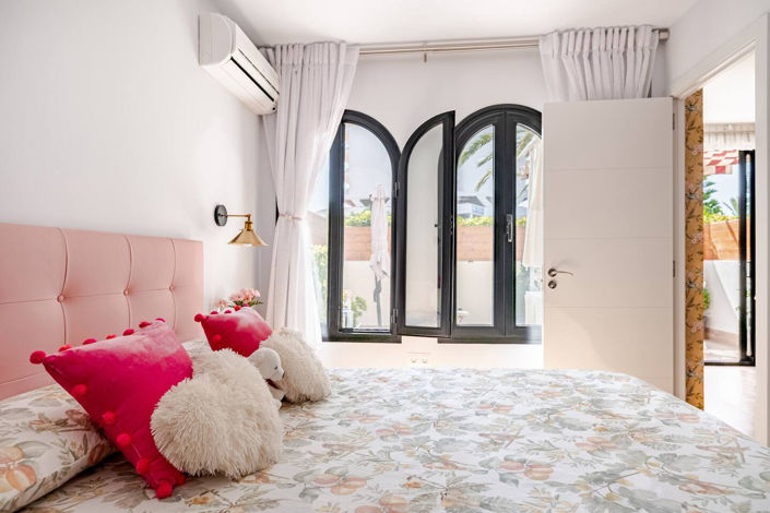 Image No.15-2 Bed Property for sale