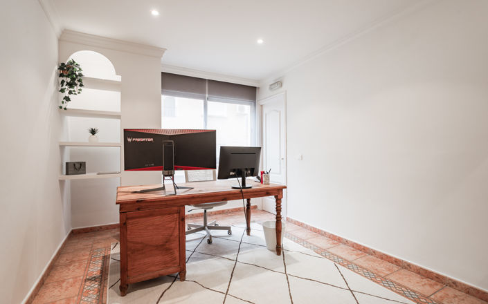 Image No.11-2 Bed Property for sale