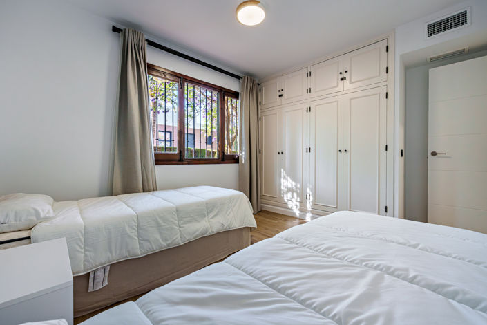 Image No.13-3 Bed Property for sale