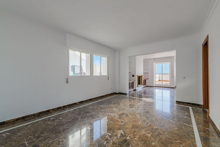 Image No.10-4 Bed Property for sale