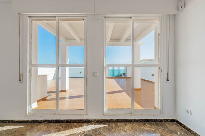 Image No.16-4 Bed Property for sale