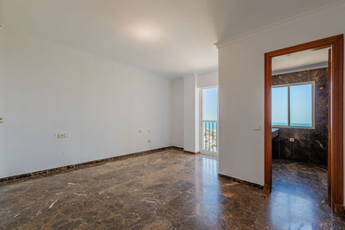 Image No.25-4 Bed Property for sale
