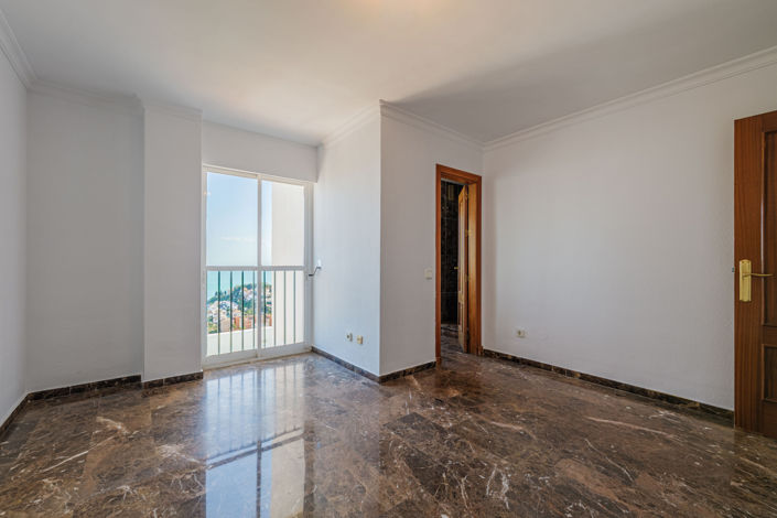 Image No.27-4 Bed Property for sale