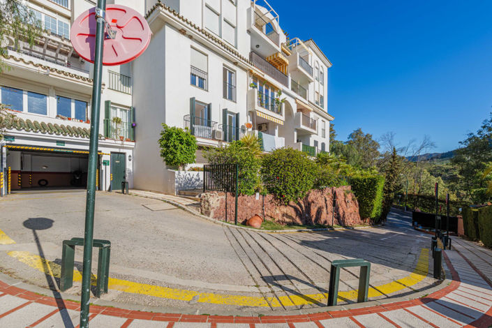 Image No.41-4 Bed Property for sale
