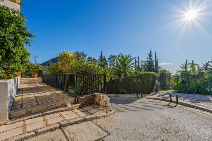 Image No.42-4 Bed Property for sale