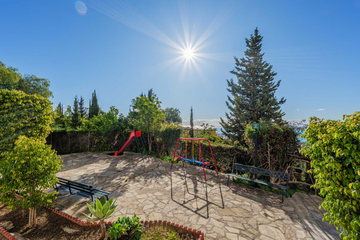 Image No.43-4 Bed Property for sale