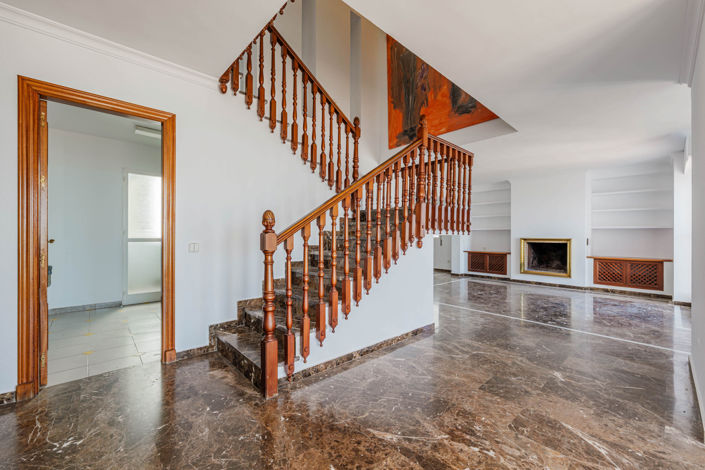 Image No.9-4 Bed Property for sale