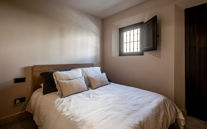 Image No.10-2 Bed Townhouse for sale