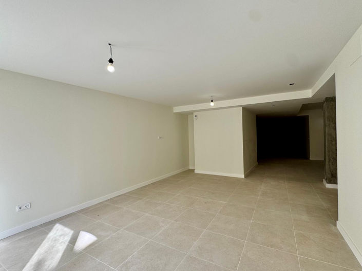 Image No.6-3 Bed Property for sale