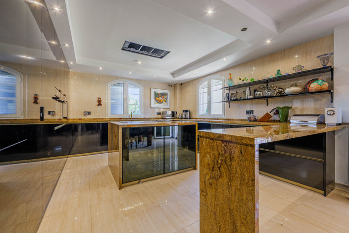 Image No.13-8 Bed Villa for sale