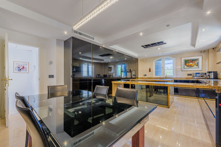 Image No.14-8 Bed Villa for sale