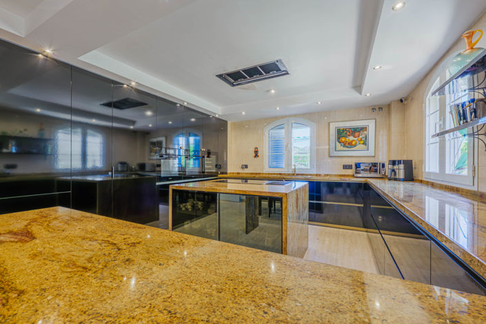 Image No.15-8 Bed Villa for sale