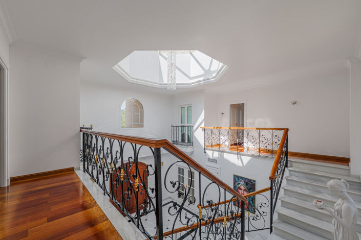 Image No.18-8 Bed Villa for sale