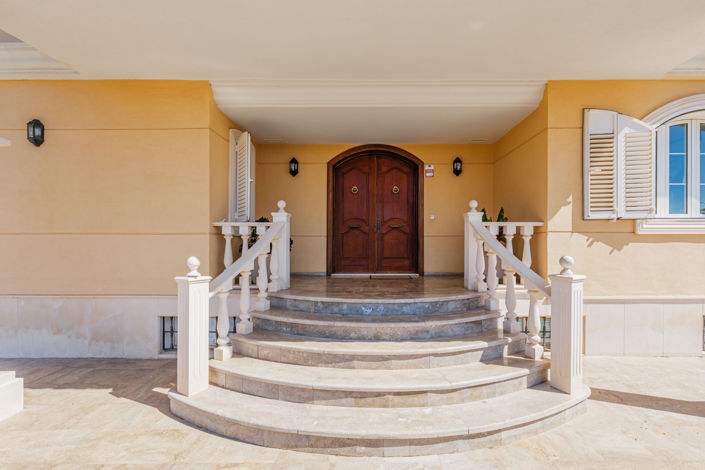 Image No.2-8 Bed Villa for sale