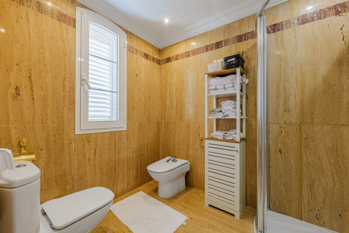 Image No.29-8 Bed Villa for sale