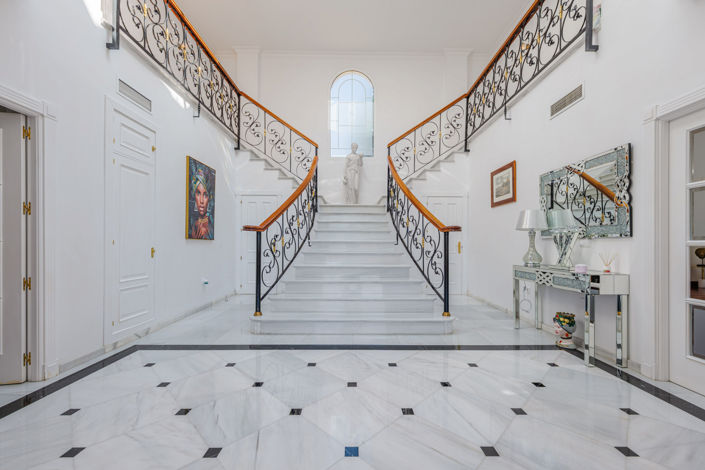 Image No.3-8 Bed Villa for sale