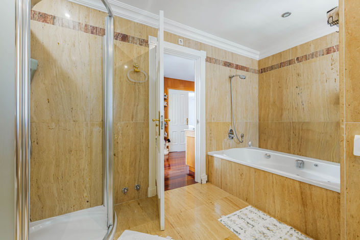 Image No.30-8 Bed Villa for sale