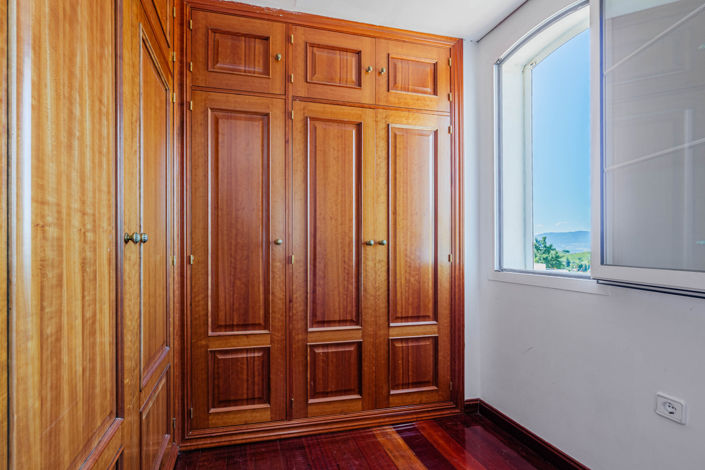 Image No.32-8 Bed Villa for sale