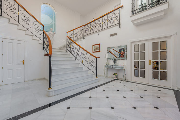 Image No.4-8 Bed Villa for sale