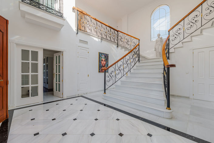 Image No.6-8 Bed Villa for sale