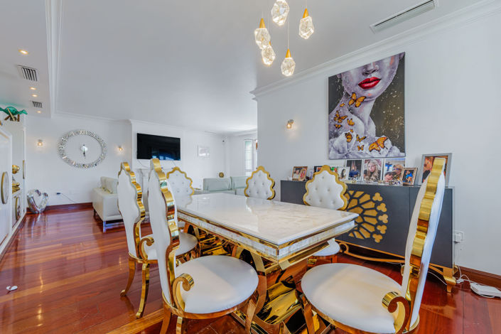 Image No.8-8 Bed Villa for sale