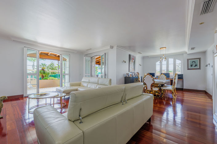 Image No.9-8 Bed Villa for sale