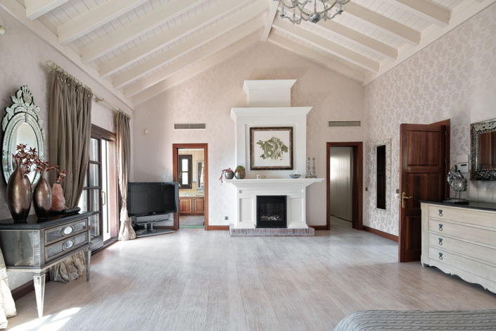 Image No.2-6 Bed Villa for sale