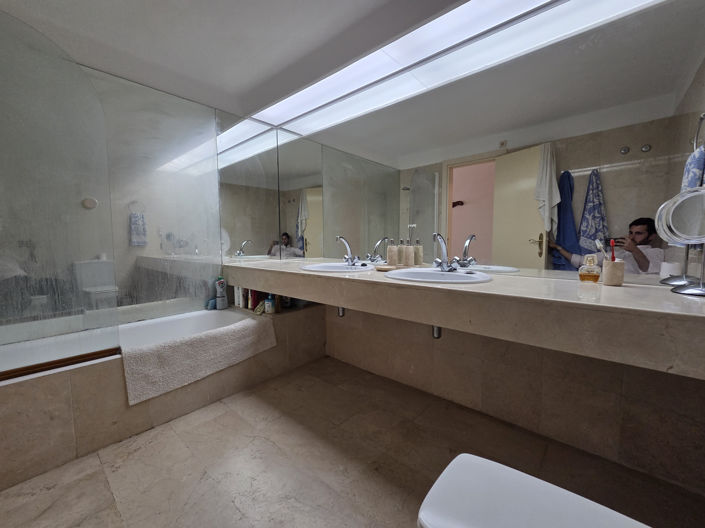 Image No.12-4 Bed Property for sale