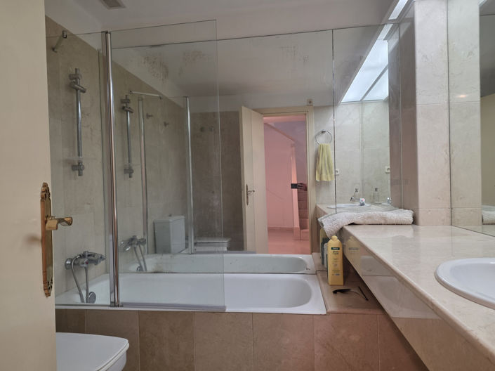 Image No.16-4 Bed Property for sale