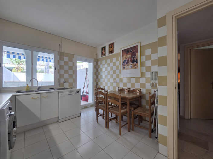 Image No.27-4 Bed Property for sale