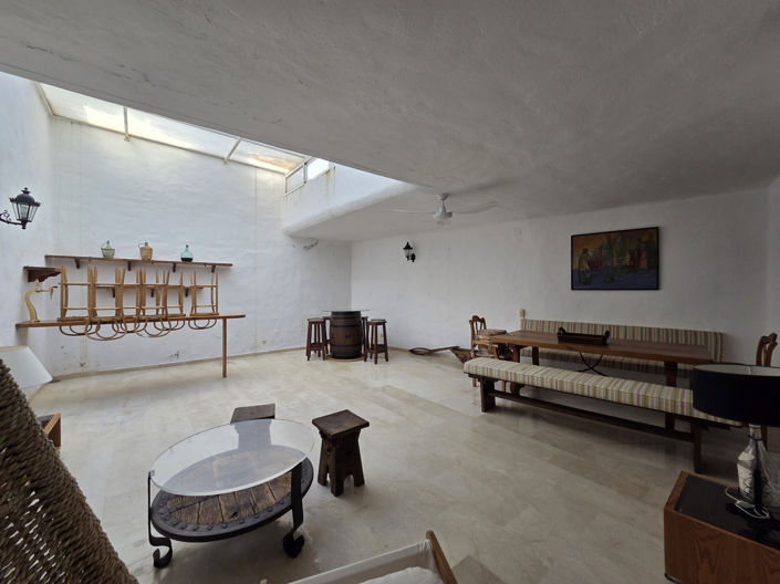 Image No.32-4 Bed Property for sale