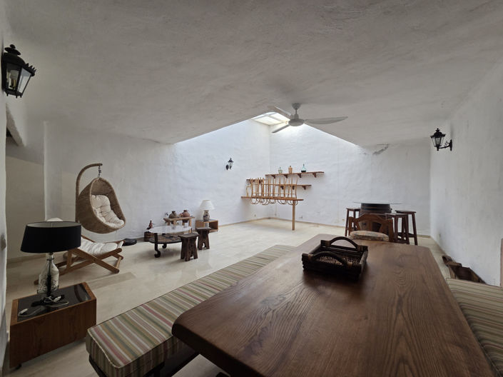 Image No.5-4 Bed Property for sale