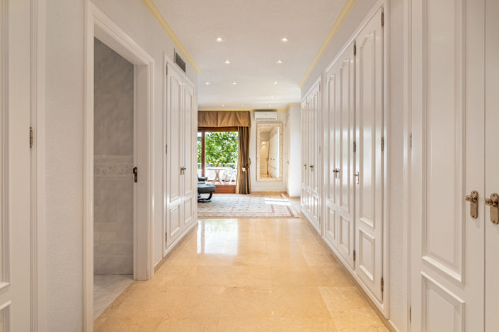 Image No.12-5 Bed Villa for sale