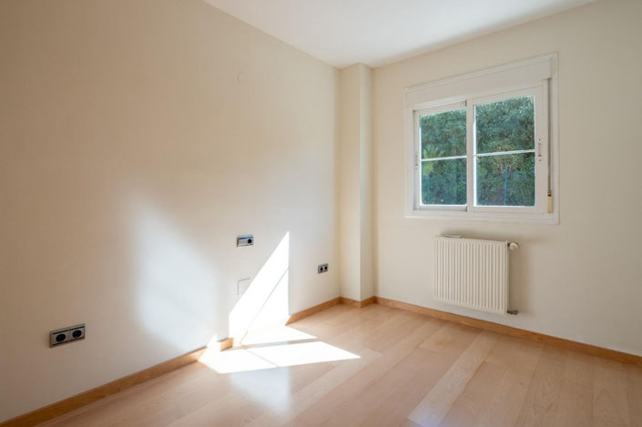 Image No.12-4 Bed Townhouse for sale