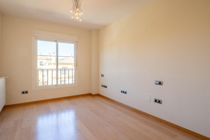 Image No.13-4 Bed Townhouse for sale