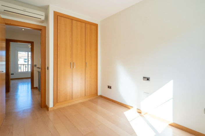 Image No.15-4 Bed Townhouse for sale
