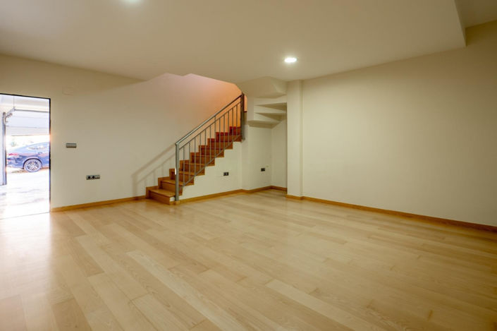 Image No.18-4 Bed Townhouse for sale