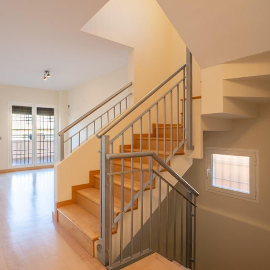 Image No.20-4 Bed Townhouse for sale