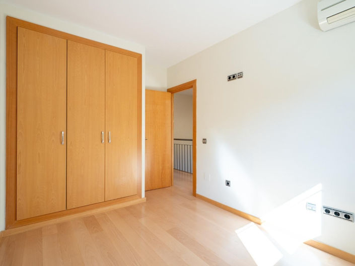 Image No.24-4 Bed Townhouse for sale