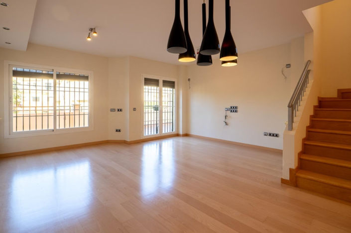 Image No.7-4 Bed Townhouse for sale