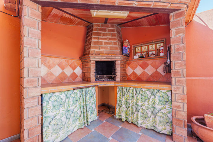 Image No.28-6 Bed House for sale