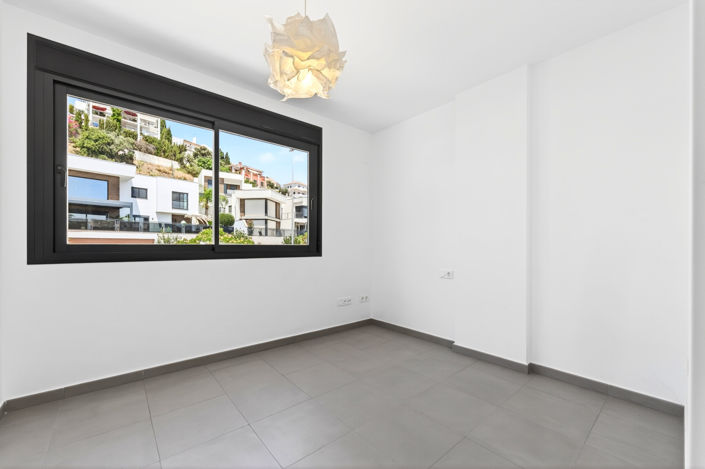 Image No.14-4 Bed House for sale
