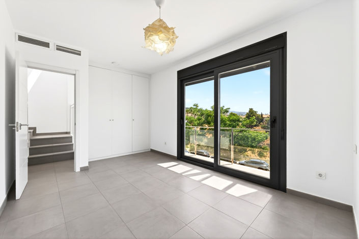 Image No.16-4 Bed House for sale