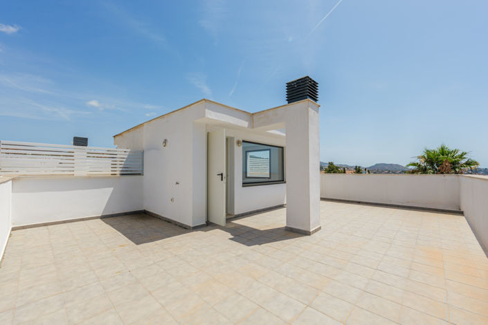 Image No.17-4 Bed House for sale