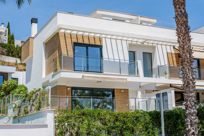 Image No.2-4 Bed House for sale