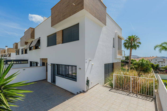 Image No.20-4 Bed House for sale