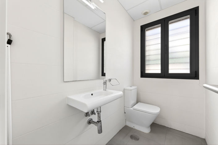 Image No.26-4 Bed House for sale