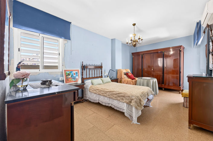 Image No.13-5 Bed Apartment for sale